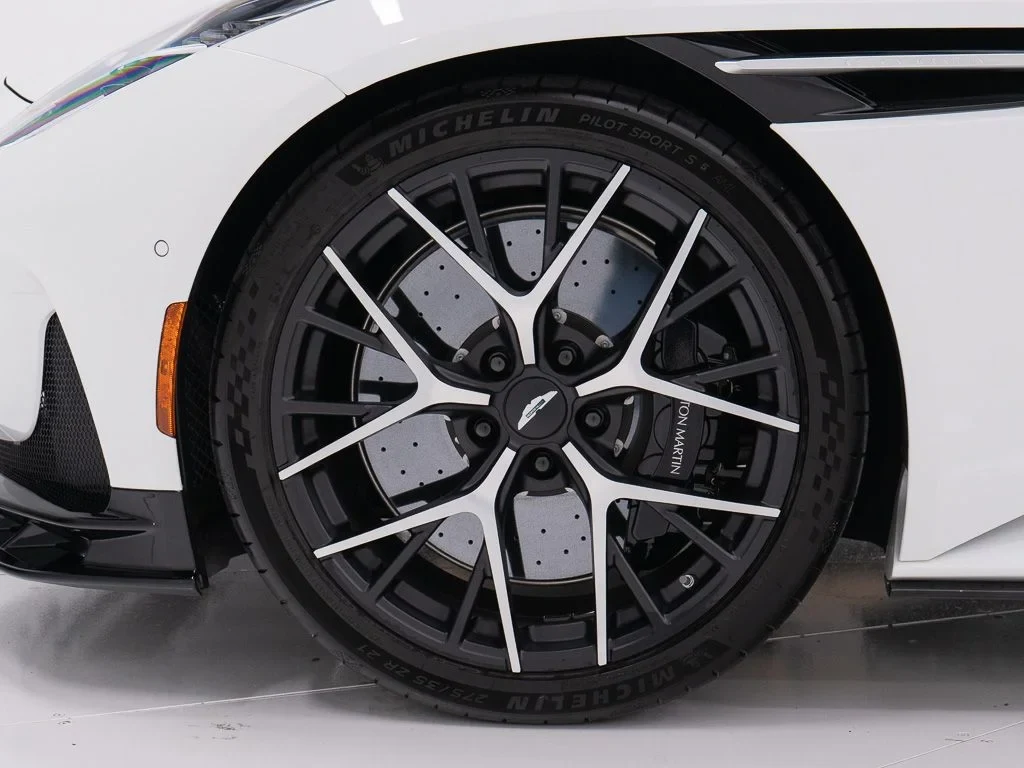2026 Aston Martin DB12 S wheel