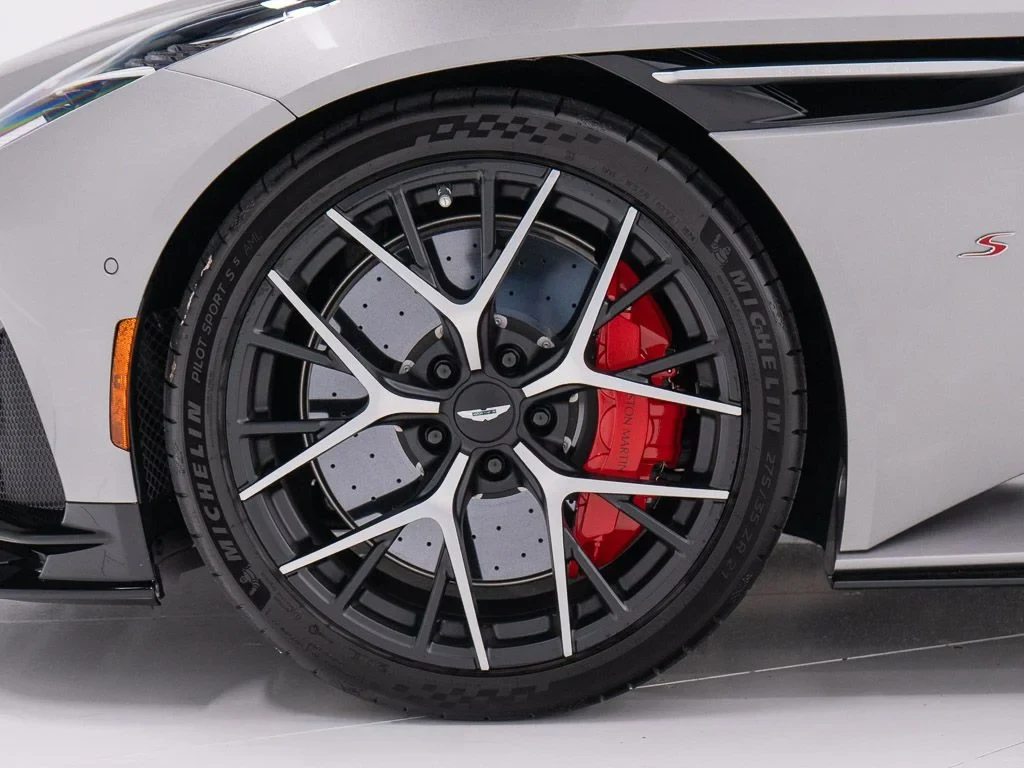 2026 Aston Martin DB12 S wheel