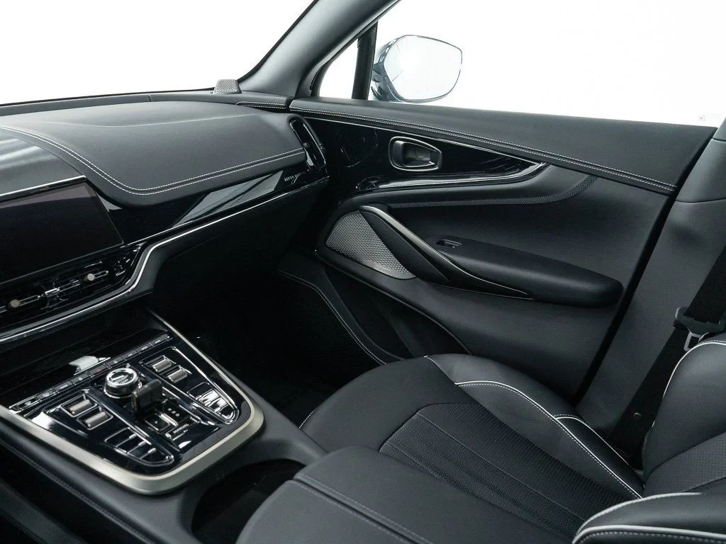 2026 Aston Martin DBX 707 interior, seats, Onyx Black