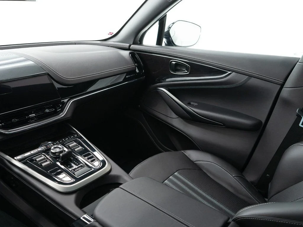 2026 Aston Martin DBX 707 interior, seats, Metallic Black