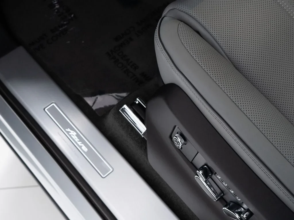 2026 Bentley Bentayga EWB Azure interior, Gravity Grey / Beluga