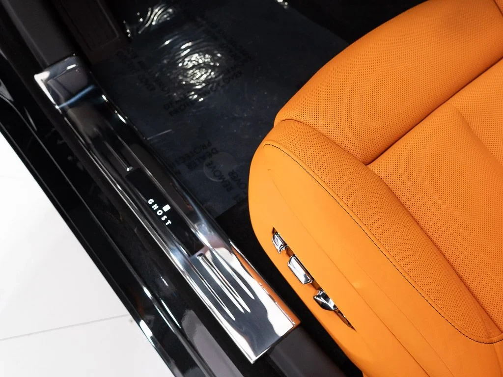 2027 Rolls-Royce Ghost interior, seats, Mandarin / Black