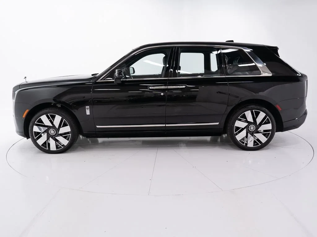 2027 Rolls-Royce Cullinan, side profile, Black Diamond