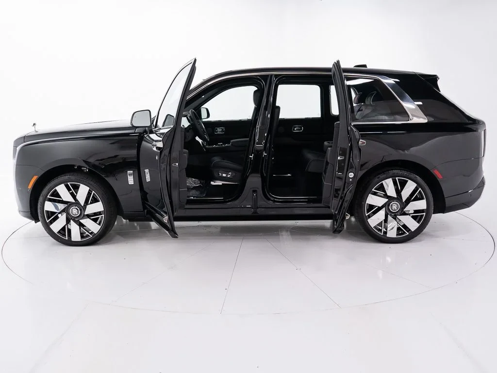 2027 Rolls-Royce Cullinan for sale, exterior, Black Diamond