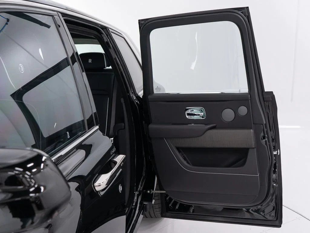 2027 Rolls-Royce Cullinan interior, door panel, Black w/Stitching in Arctic White
