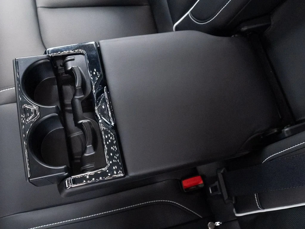 2027 Rolls-Royce Cullinan interior, Black w/Stitching in Arctic White