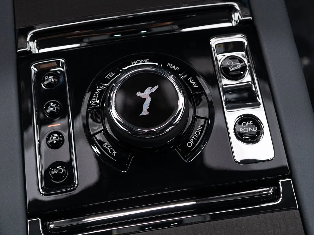 2027 Rolls-Royce Cullinan interior, center console, Scivaro Grey w/Stitching in Forge Yellow