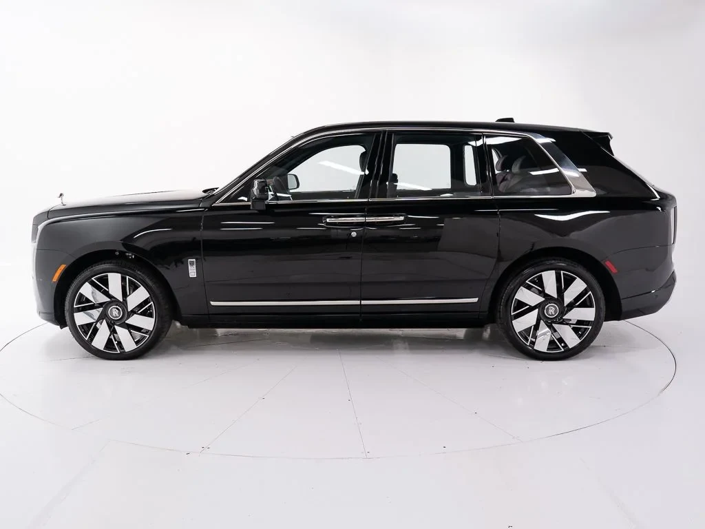 2027 Rolls-Royce Cullinan, side profile, Black Diamond