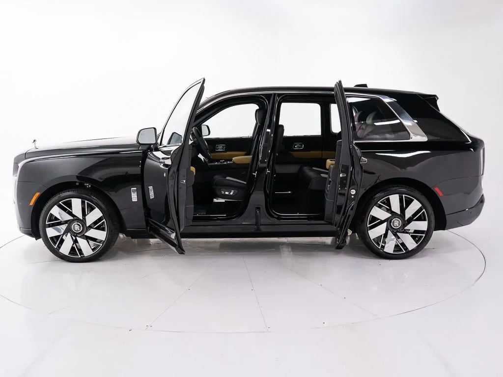 2027 Rolls-Royce Cullinan for sale, exterior, Black Diamond