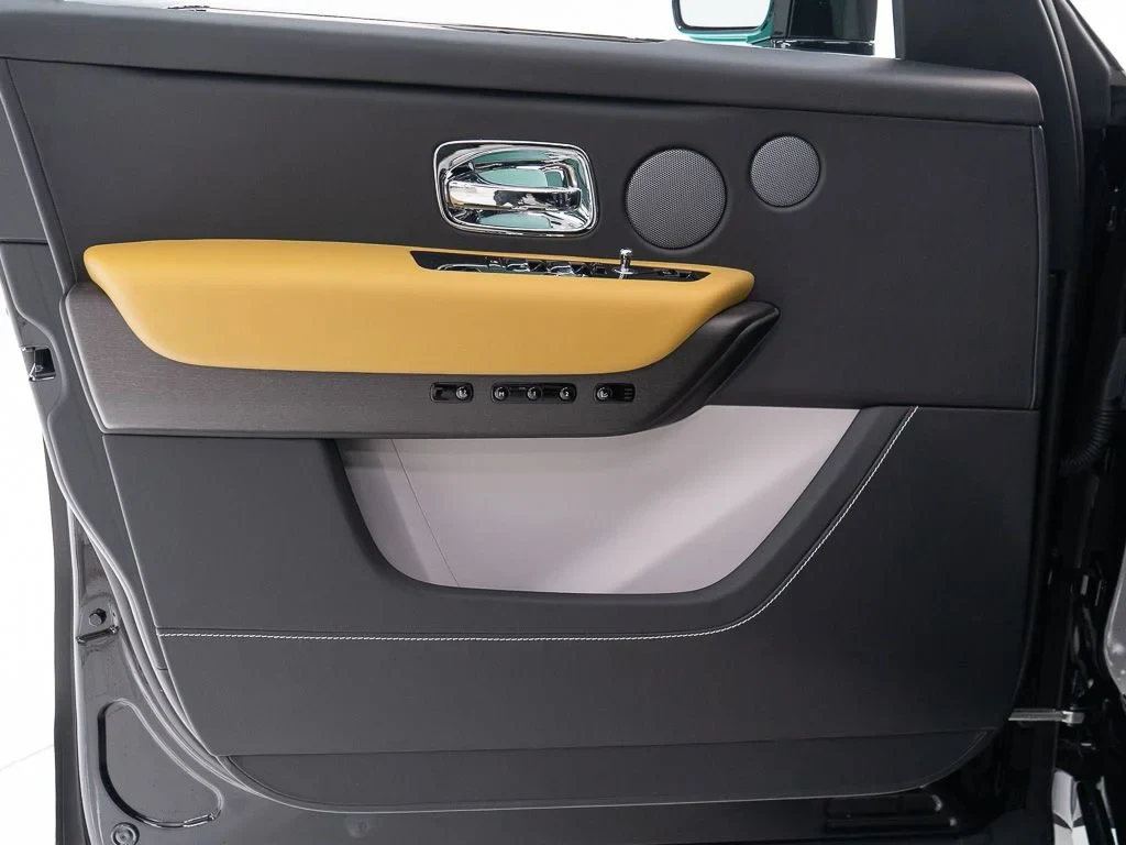 2027 Rolls-Royce Cullinan interior, door panel, Black / Cashmere Grey / Chartreuse