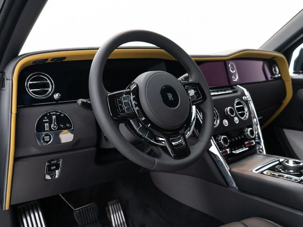 2027 Rolls-Royce Cullinan interior, dashboard, Black / Cashmere Grey / Chartreuse