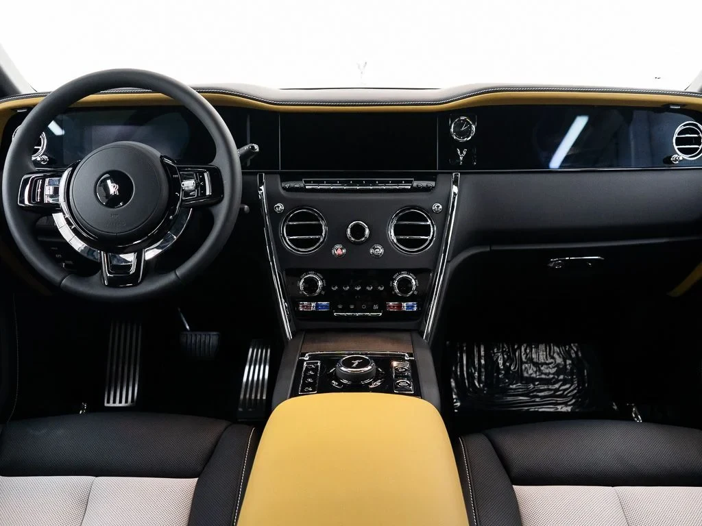2027 Rolls-Royce Cullinan interior, dashboard, Black / Cashmere Grey / Chartreuse