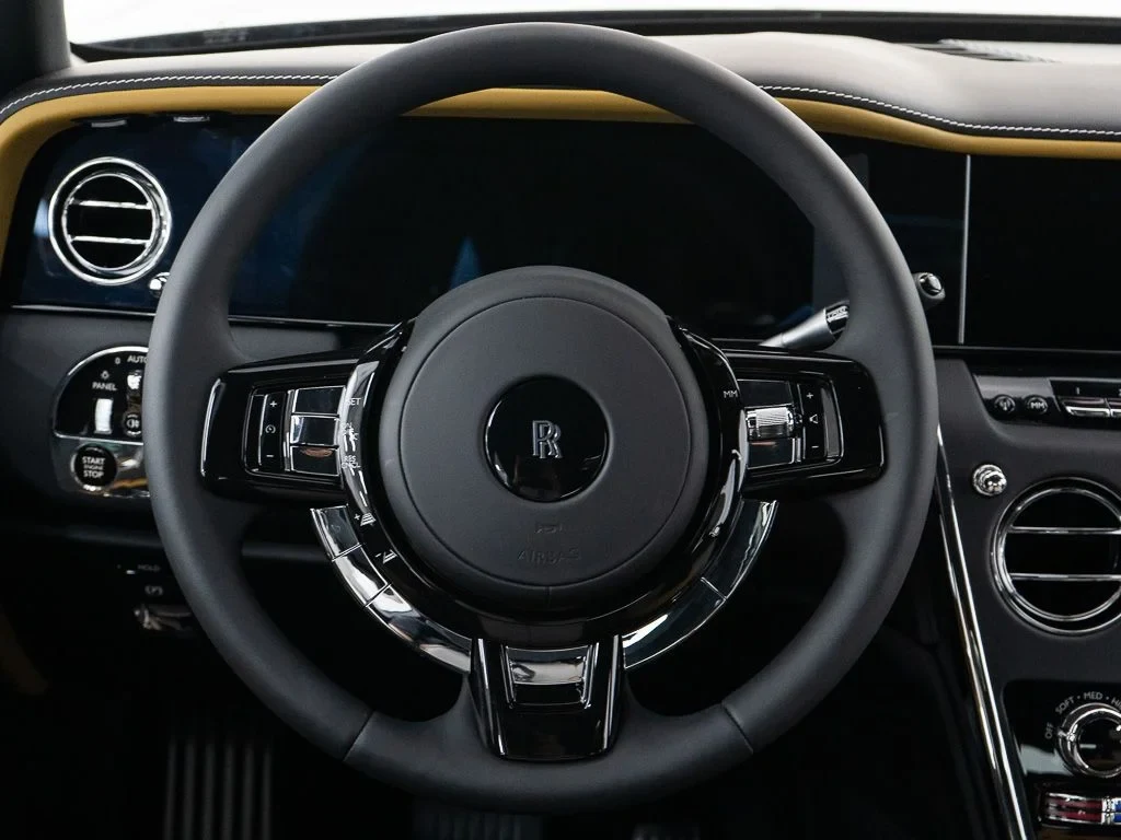 2027 Rolls-Royce Cullinan interior, steering wheel, Black / Cashmere Grey / Chartreuse