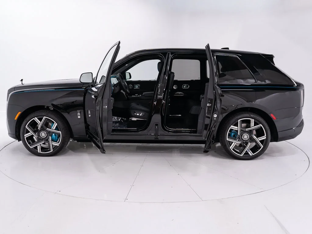 2027 Rolls-Royce Cullinan Black Badge for sale, exterior, Black Diamond