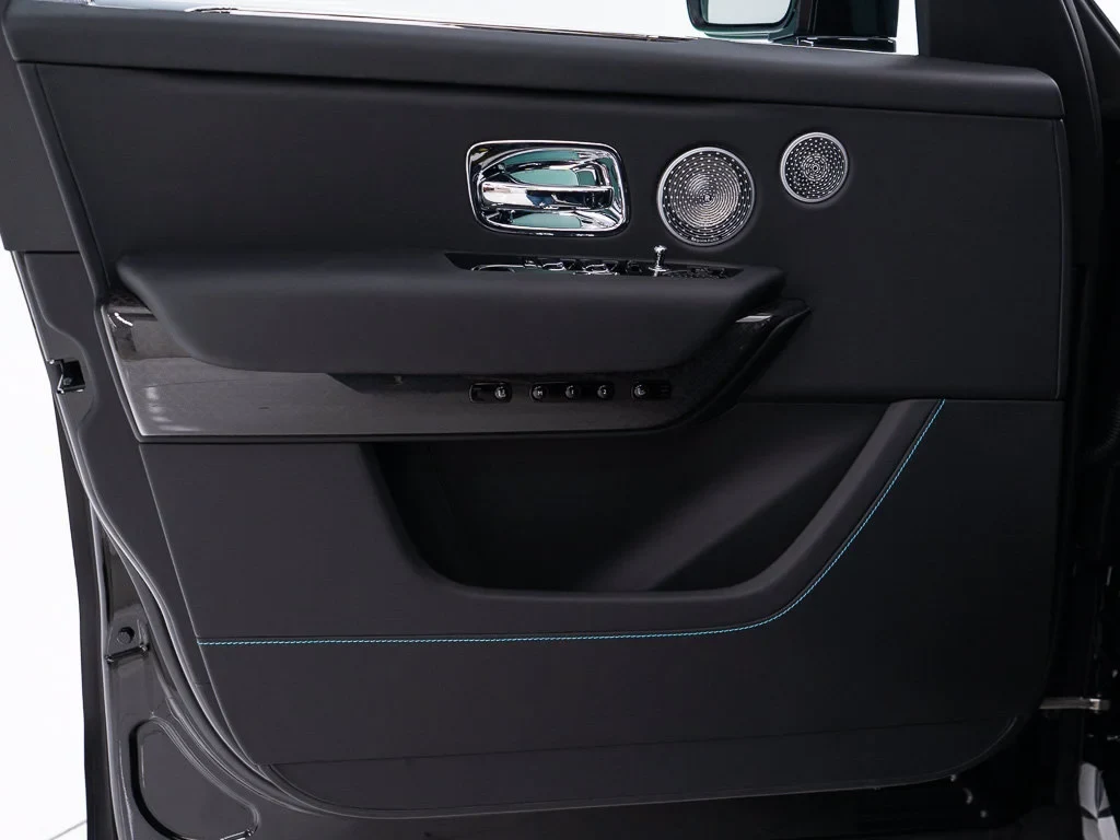 2027 Rolls-Royce Cullinan Black Badge interior, door panel, Black / Turchese