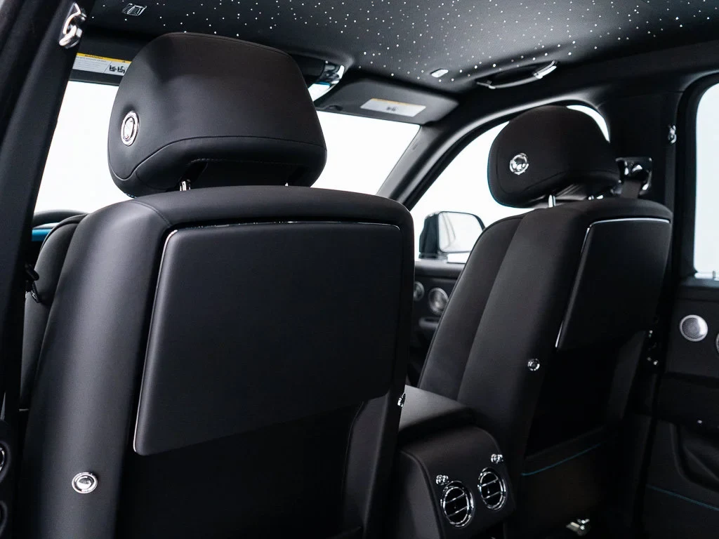 2027 Rolls-Royce Cullinan Black Badge interior, seats, Black / Turchese