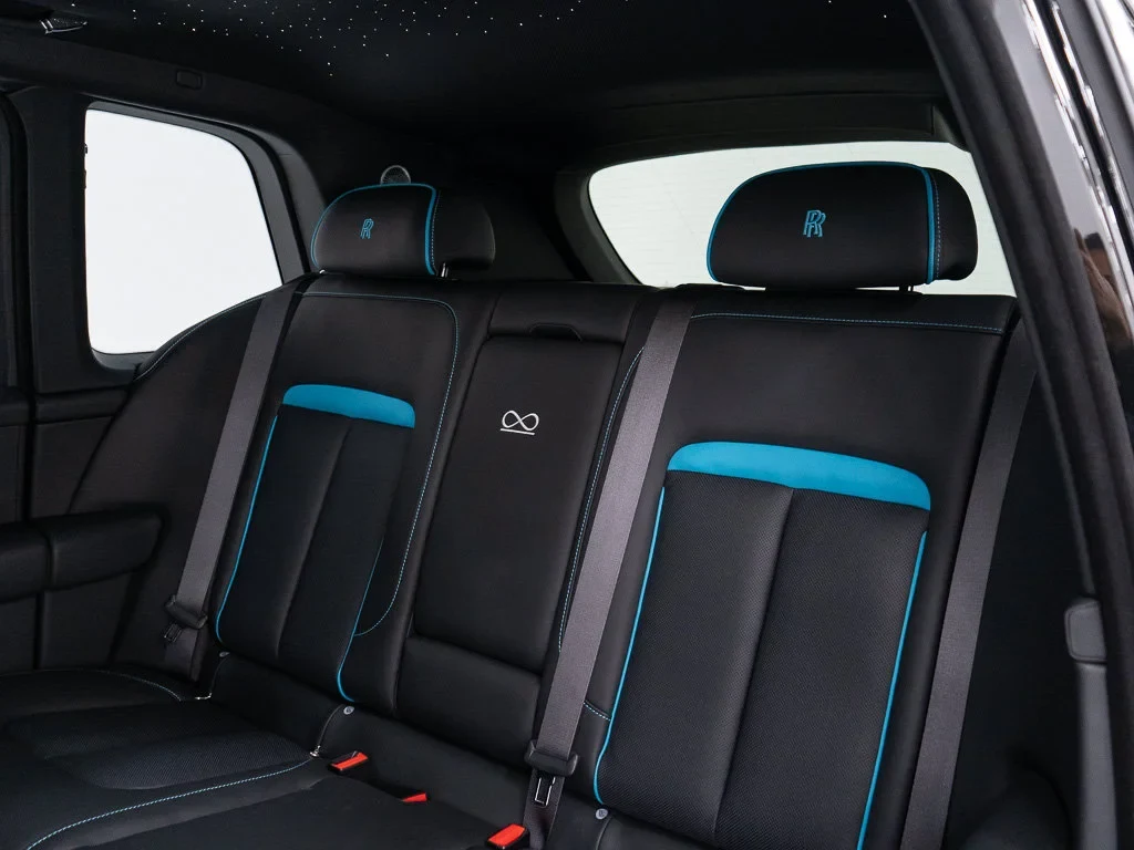 2027 Rolls-Royce Cullinan Black Badge interior, seats, Black / Turchese