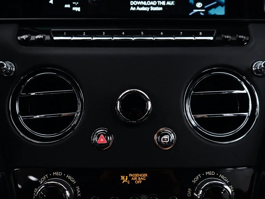 2027 Rolls-Royce Cullinan Black Badge interior, Black / Turchese