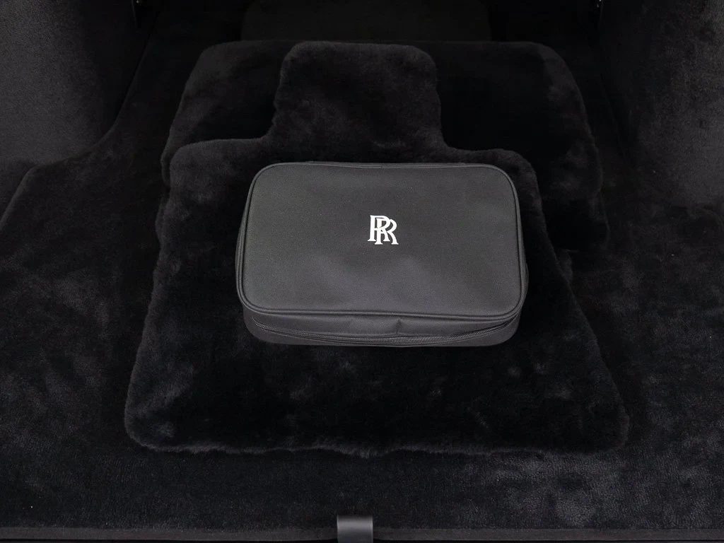2027 Rolls-Royce Cullinan Black Badge trunk