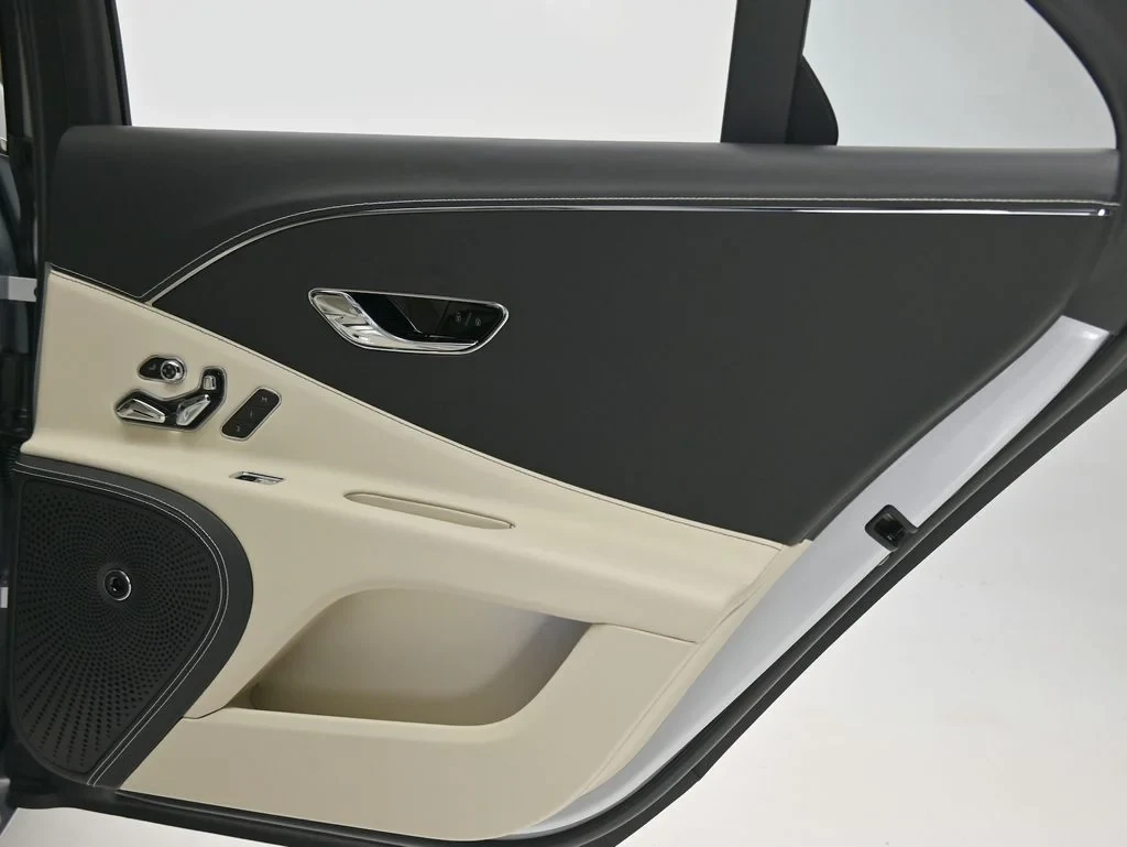 2026 Bentley Flying Spur V8 interior, door panel, Linen and Beluga
