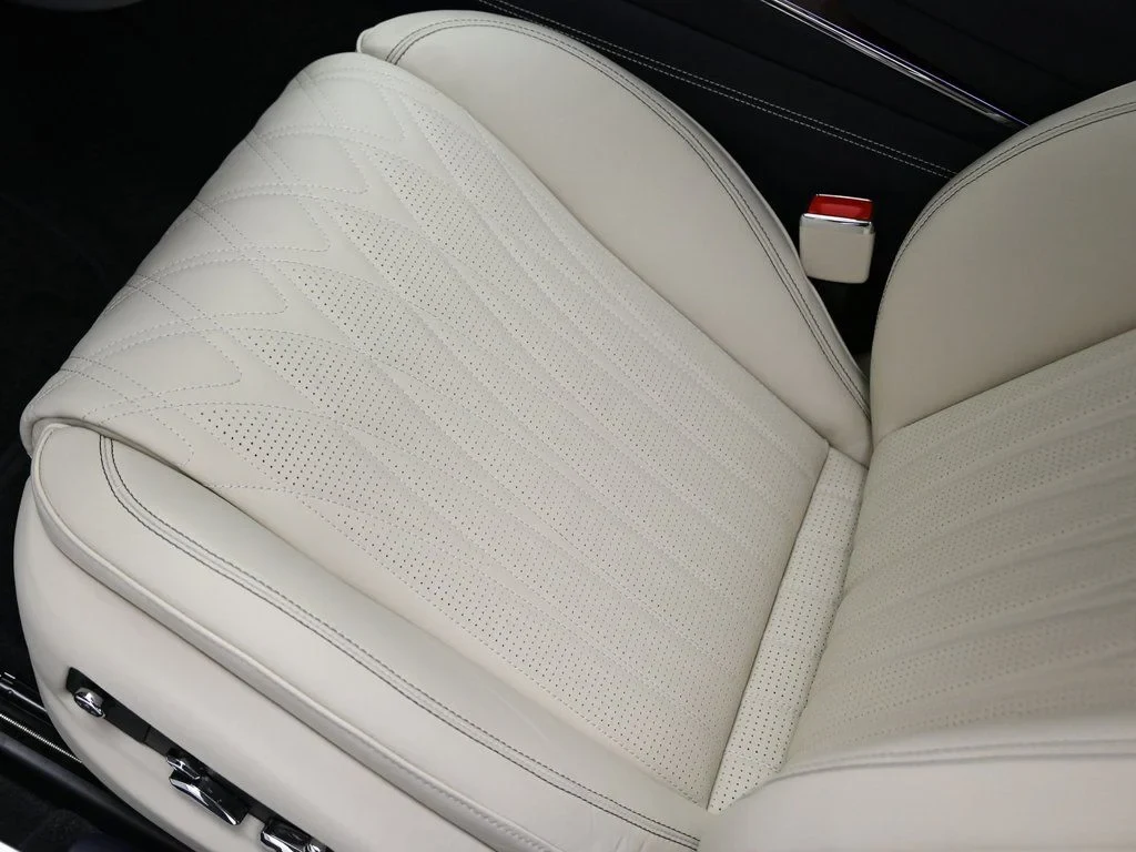 2026 Bentley Flying Spur Azure interior, seats, Linen and Imperial Blue