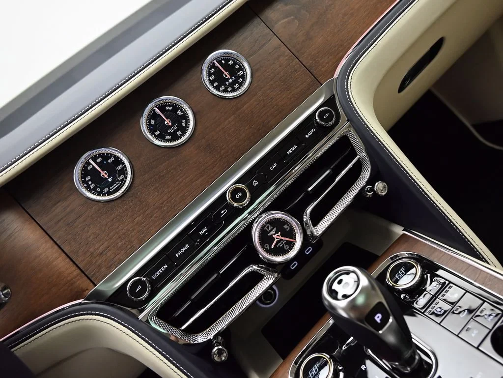 2026 Bentley Flying Spur Azure interior, center console, Linen and Imperial Blue