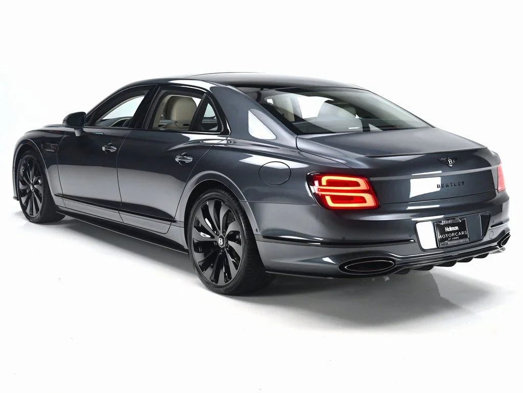 2026 Bentley Flying Spur V8, rear three-quarter view, Thunder