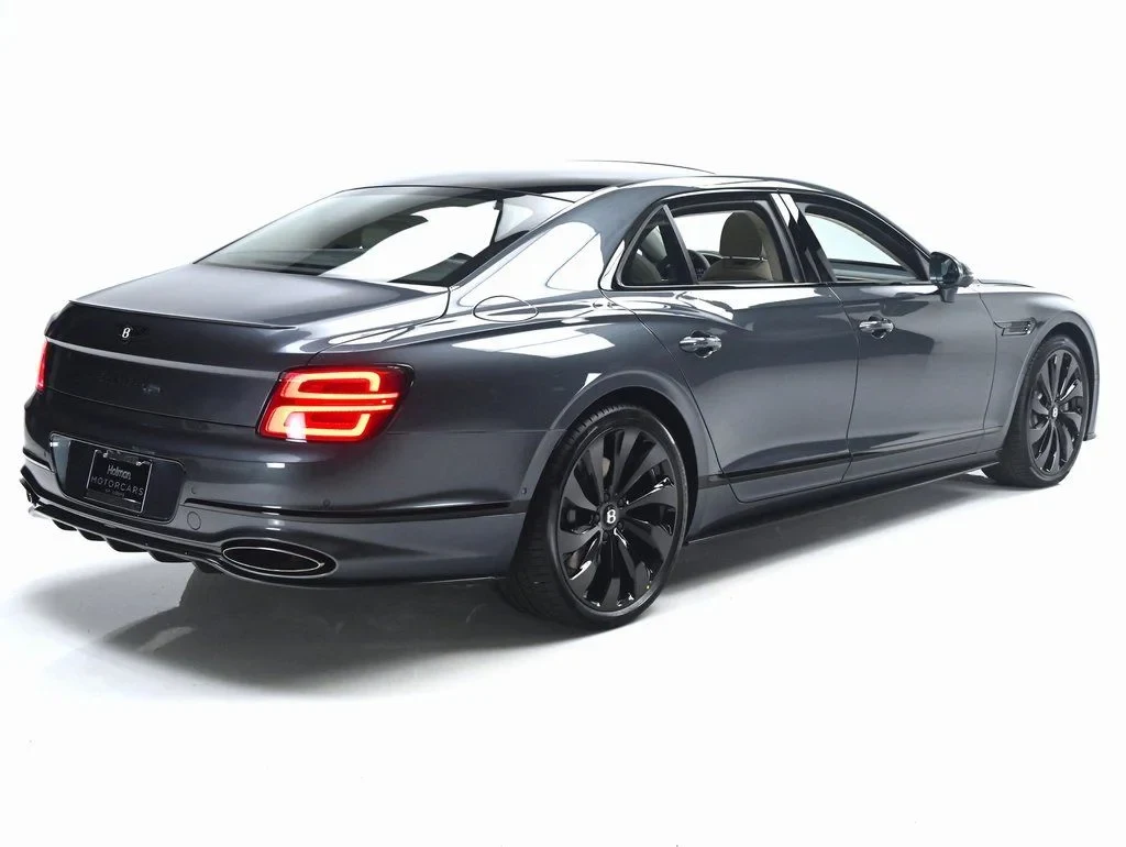 2026 Bentley Flying Spur V8, rear three-quarter view, Thunder
