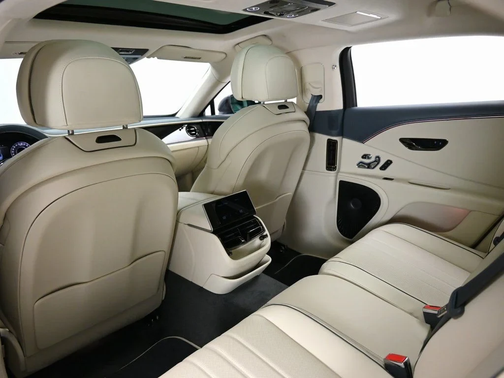 2026 Bentley Flying Spur V8 interior, seats, Linen and Imperial Blue