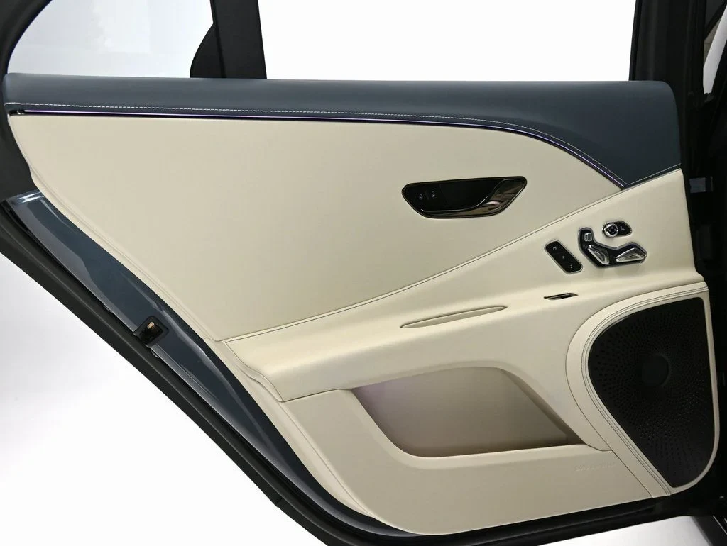 2026 Bentley Flying Spur V8 interior, door panel, Linen and Imperial Blue