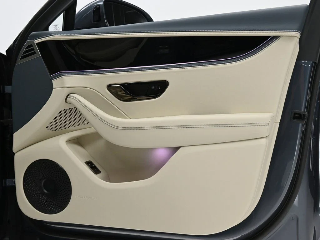 2026 Bentley Flying Spur V8 interior, door panel, Linen and Imperial Blue
