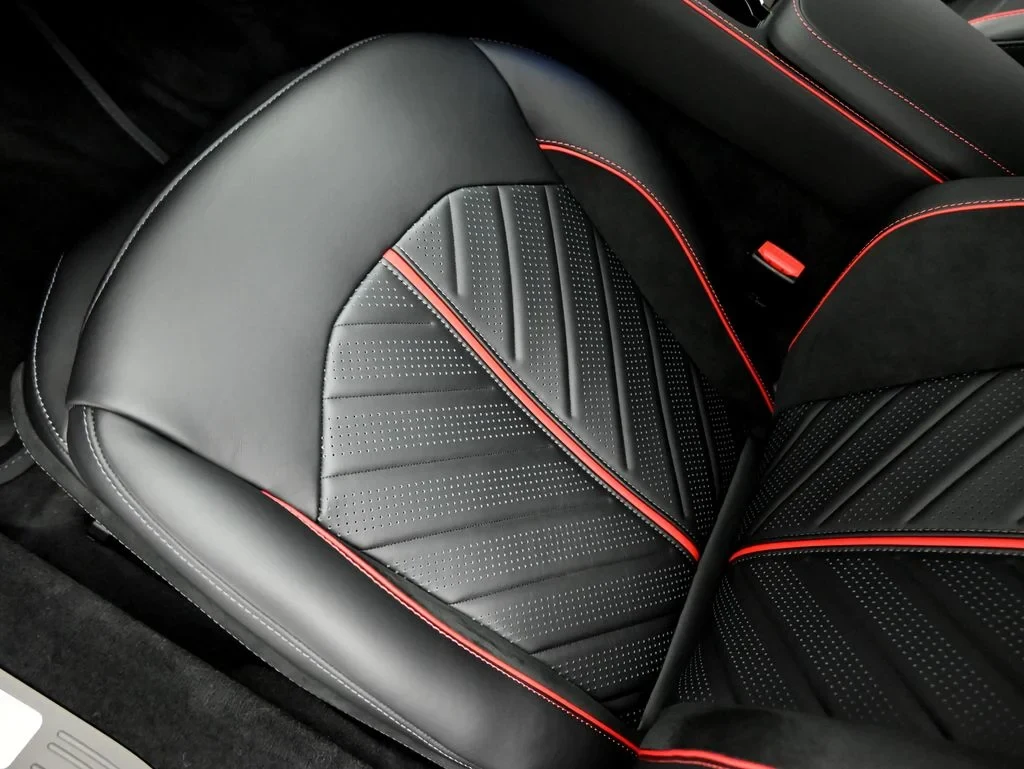 2026 Aston Martin Vantage S Roadster interior, seats, Onyx Black and Red