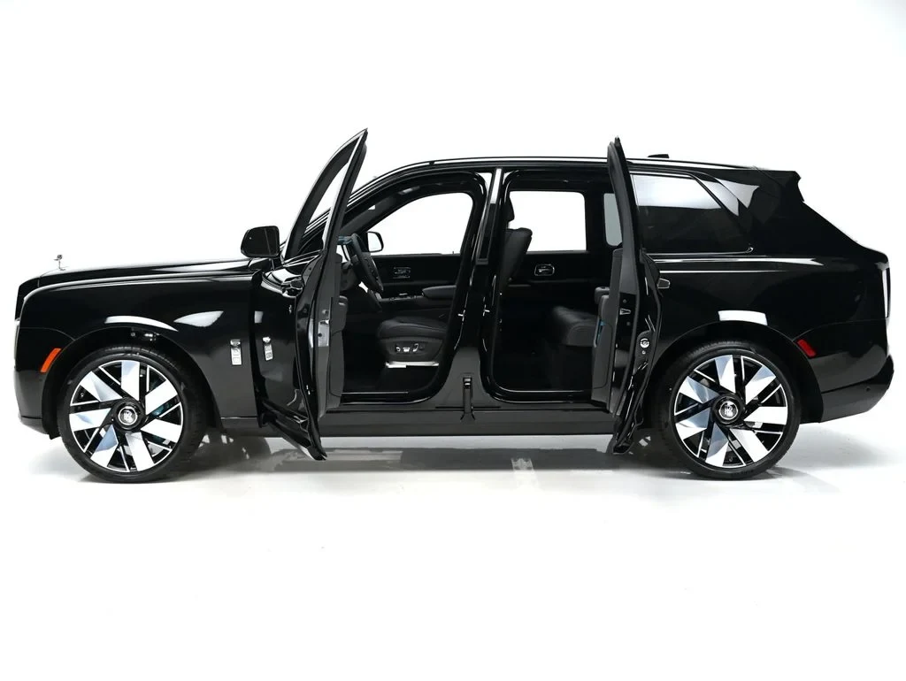 2027 Rolls-Royce Cullinan for sale, exterior, Black Diamond
