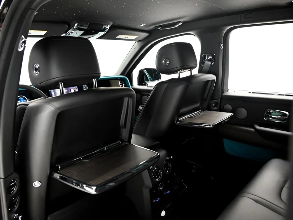 2027 Rolls-Royce Cullinan interior, seats, Black and Turchese