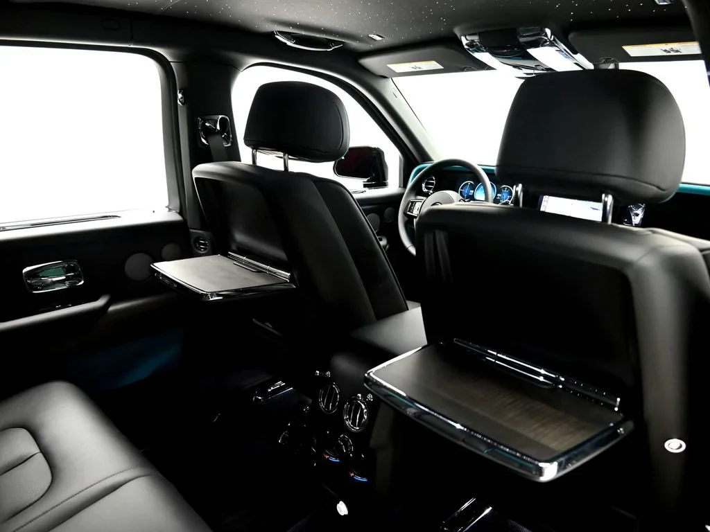 2027 Rolls-Royce Cullinan interior, seats, Black and Turchese