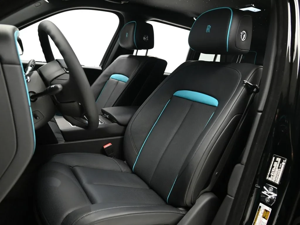 2027 Rolls-Royce Cullinan interior, seats, Black and Turchese