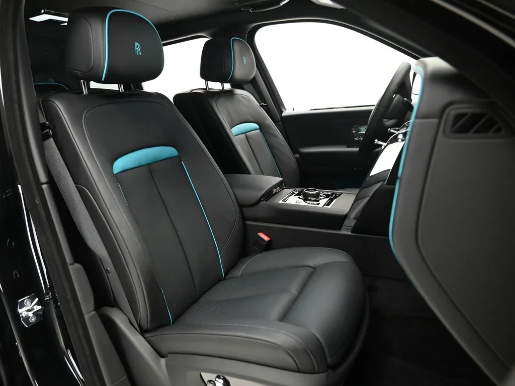 2027 Rolls-Royce Cullinan interior, seats, Black and Turchese