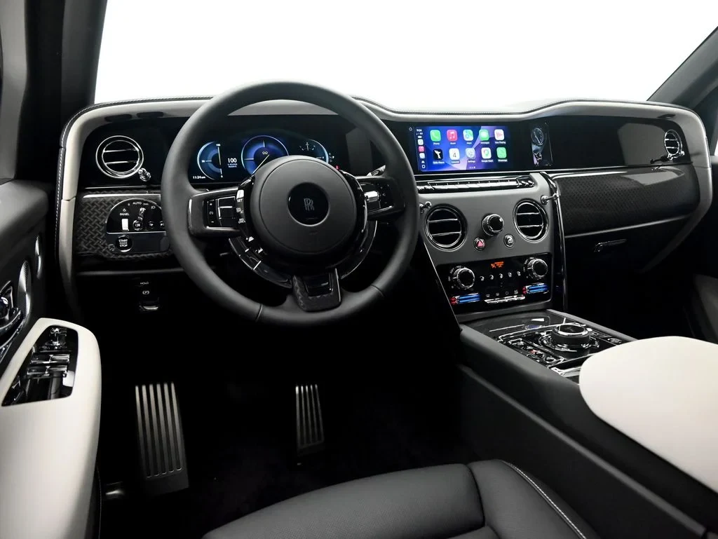 2027 Rolls-Royce Cullinan Black Badge interior, dashboard, Black and Cashmere Grey