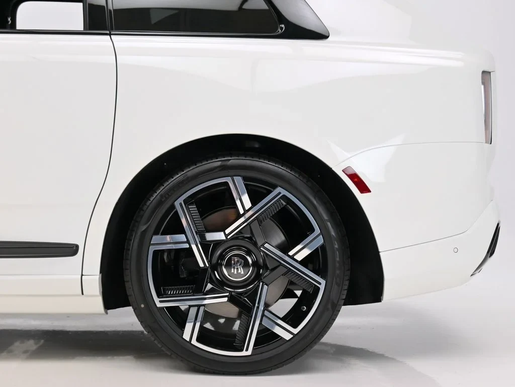2027 Rolls-Royce Cullinan Black Badge wheel