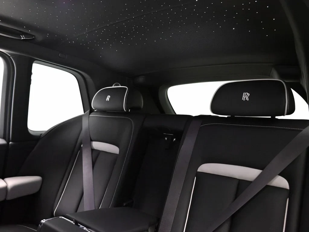 2027 Rolls-Royce Cullinan Black Badge interior, seats, Black and Cashmere Grey