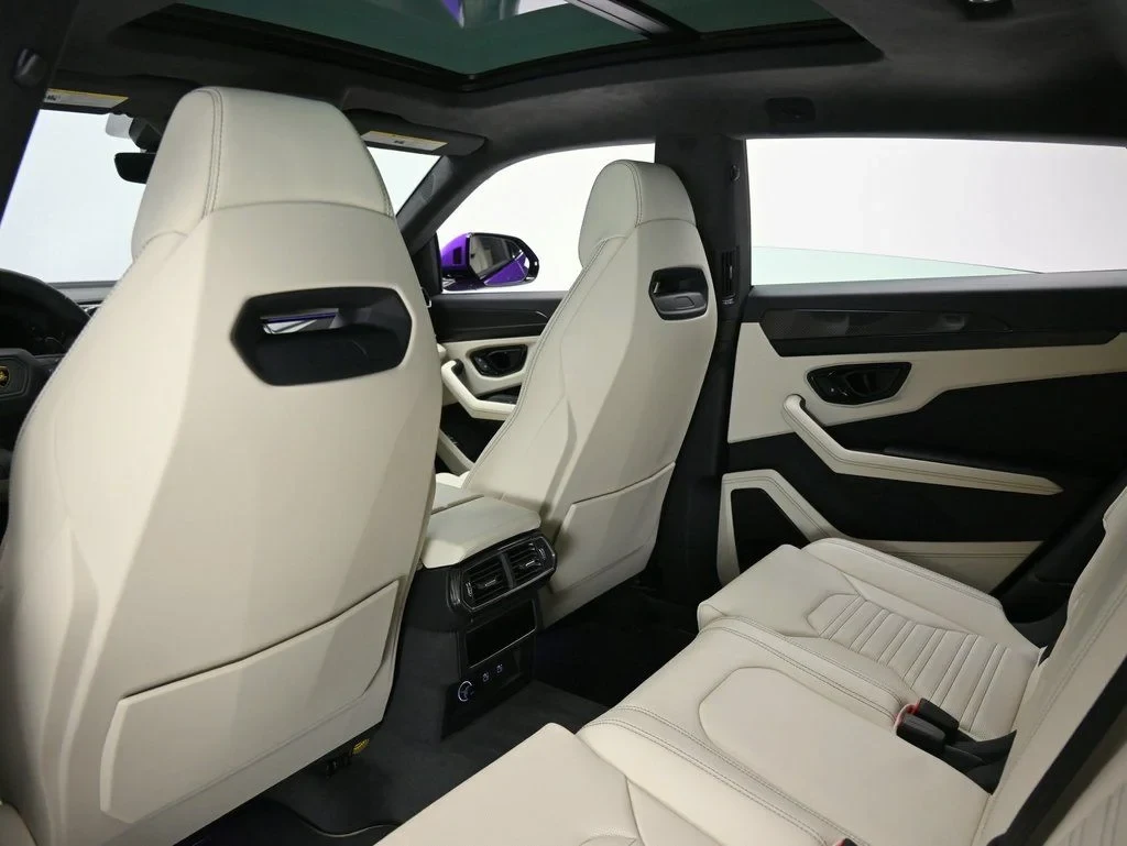 2025 Lamborghini Urus SE interior, seats, Bianco Polar and Nero Ade