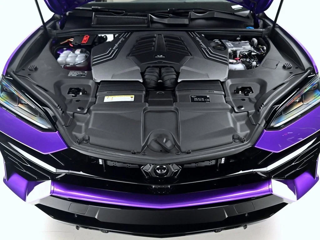 2025 Lamborghini Urus SE engine