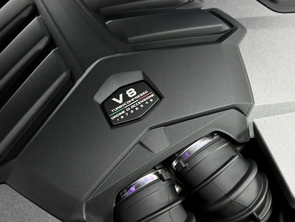 2025 Lamborghini Urus SE interior, center console, Bianco Polar and Nero Ade