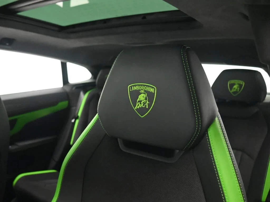 2026 Lamborghini Urus SE interior, Nero Ade and Verde Fauns