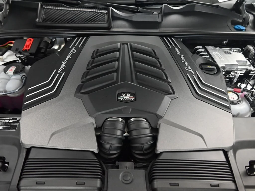 2026 Lamborghini Urus SE engine