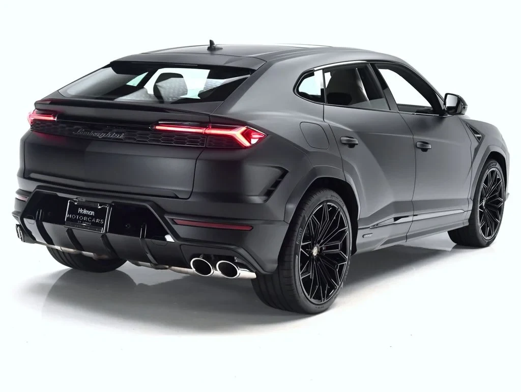 2026 Lamborghini Urus SE, rear three-quarter view, Nero Nemesis Matt