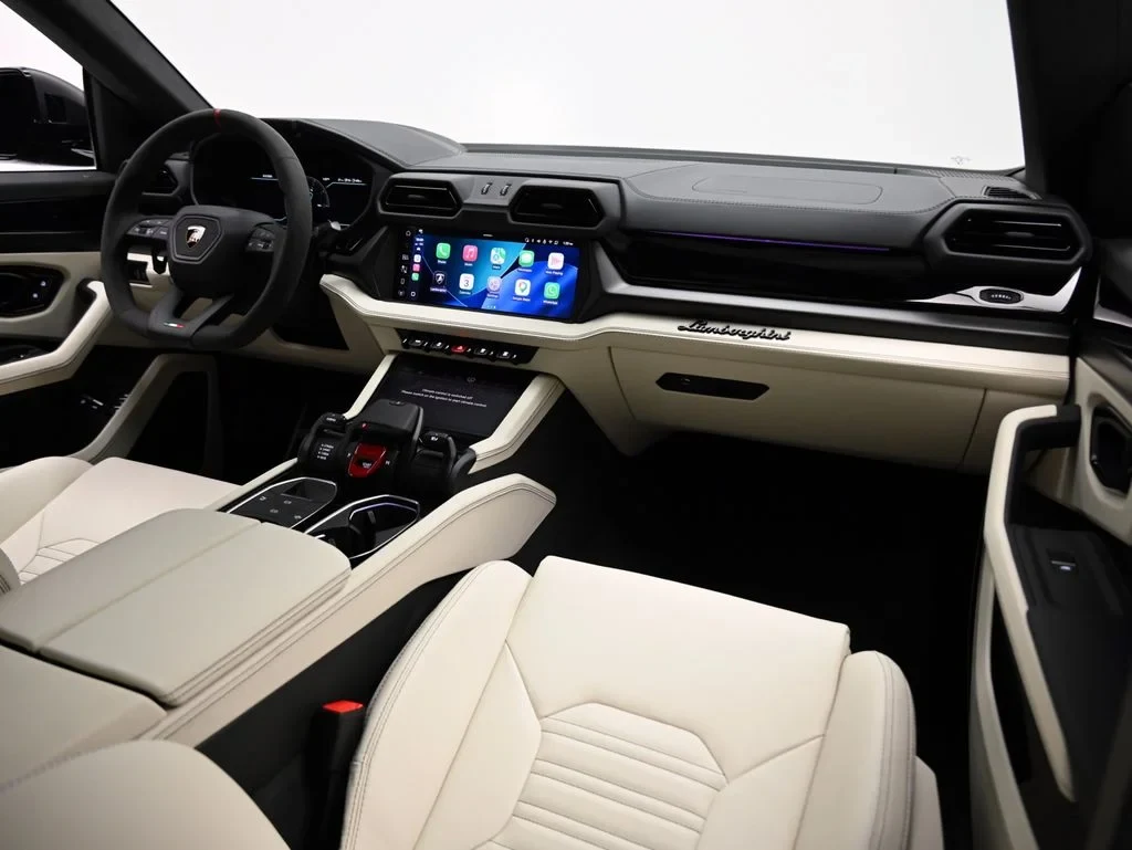 2026 Lamborghini Urus SE interior, Bianco Polar and Nero Ade