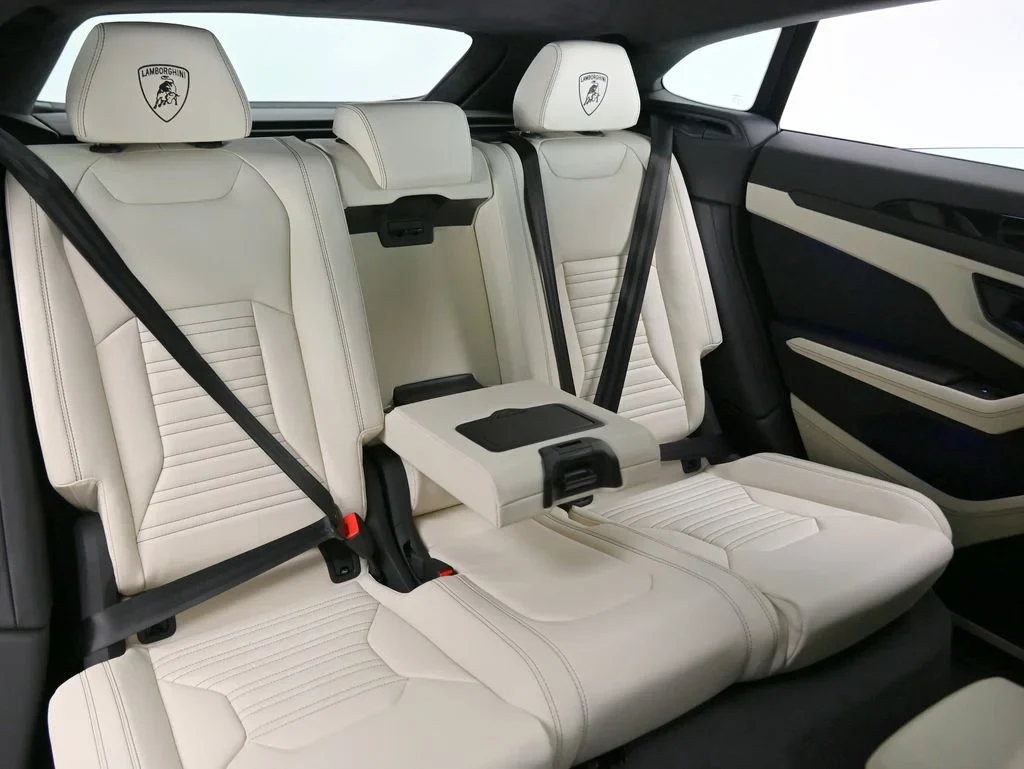 2026 Lamborghini Urus SE interior, seats, Bianco Polar and Nero Ade
