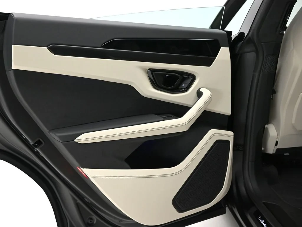2026 Lamborghini Urus SE interior, door panel, Bianco Polar and Nero Ade