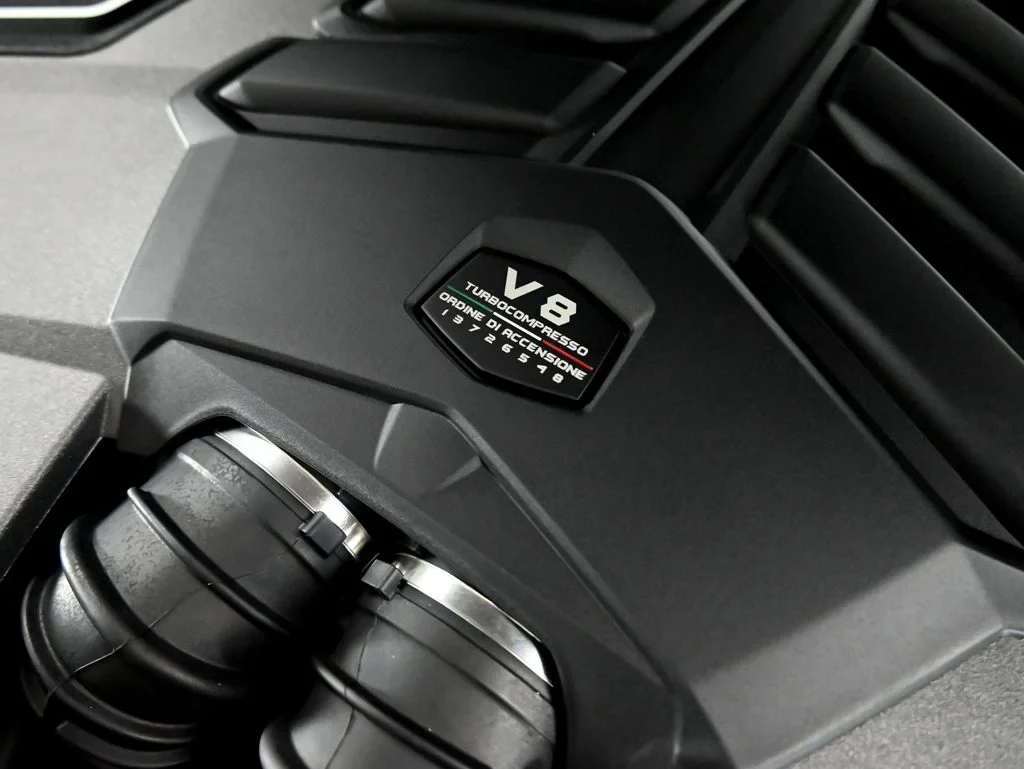 2026 Lamborghini Urus SE interior, center console, Bianco Polar and Nero Ade